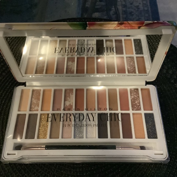 Paris Hilton Everyday Chic 24 pc. Eyeshadow Palette. - Picture 3 of 8